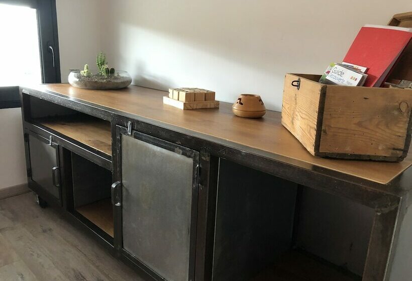 标准间, Au Hangar