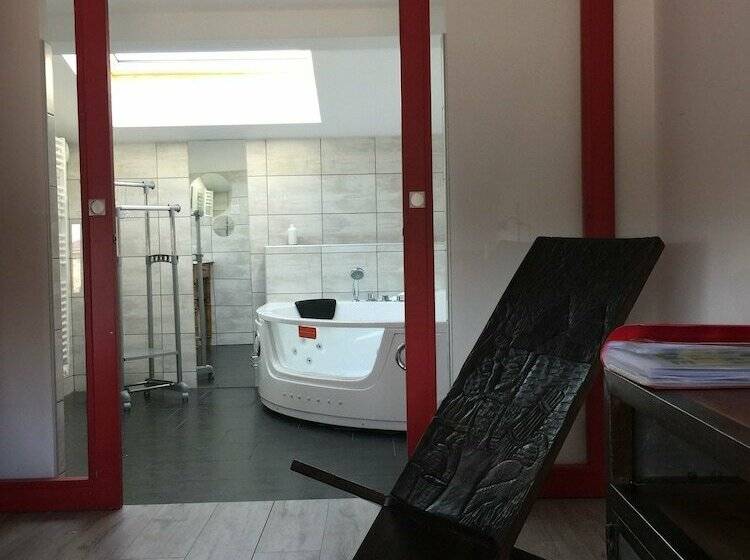 标准间, Au Hangar