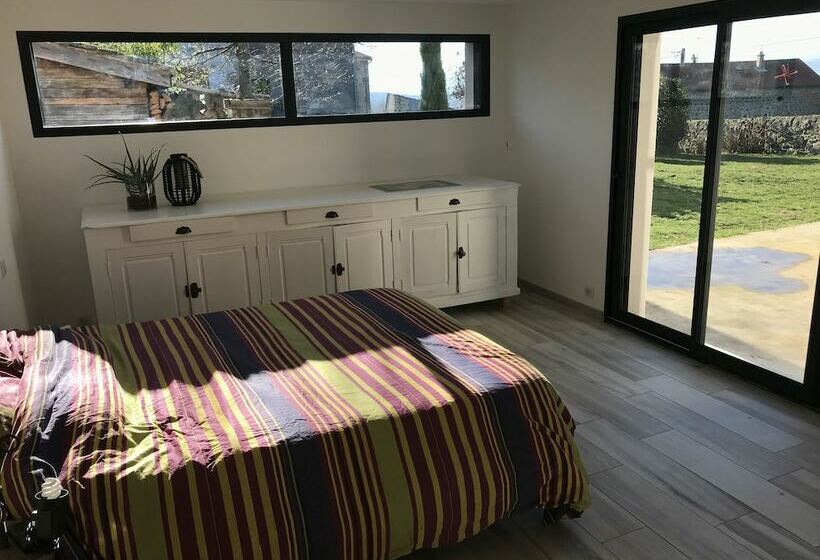 标准间, Au Hangar