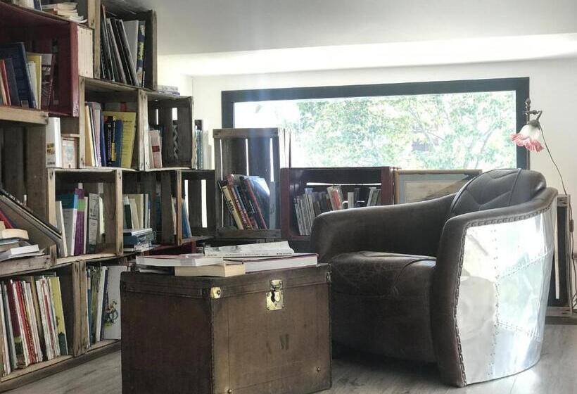 家庭山景房, Au Hangar