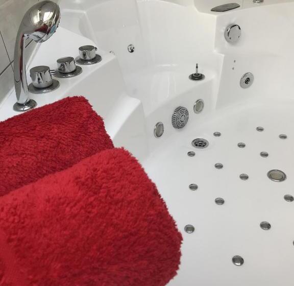 家庭山景房, Au Hangar