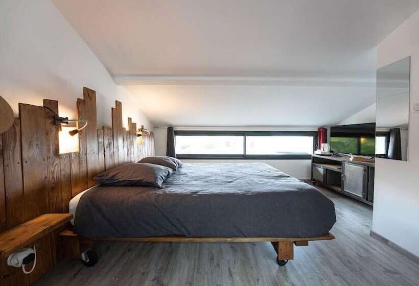 标准间, Au Hangar