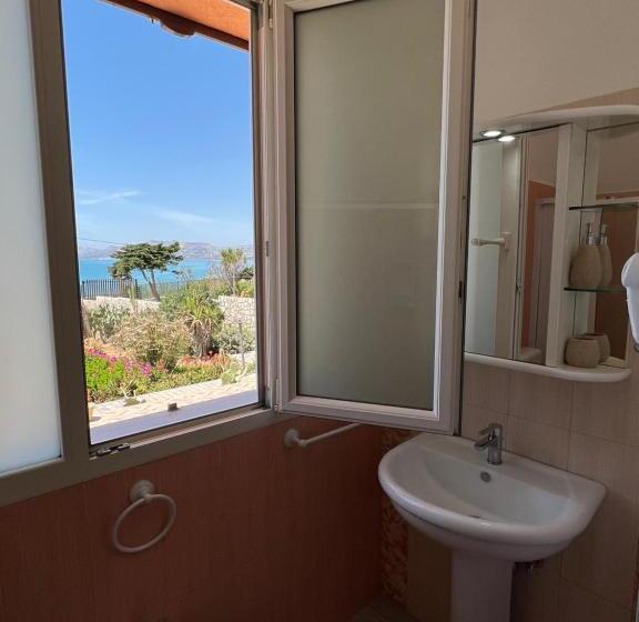 غرفة ديلوكس ثلاثية مطلة على البحر, Carrubella Santa Zita