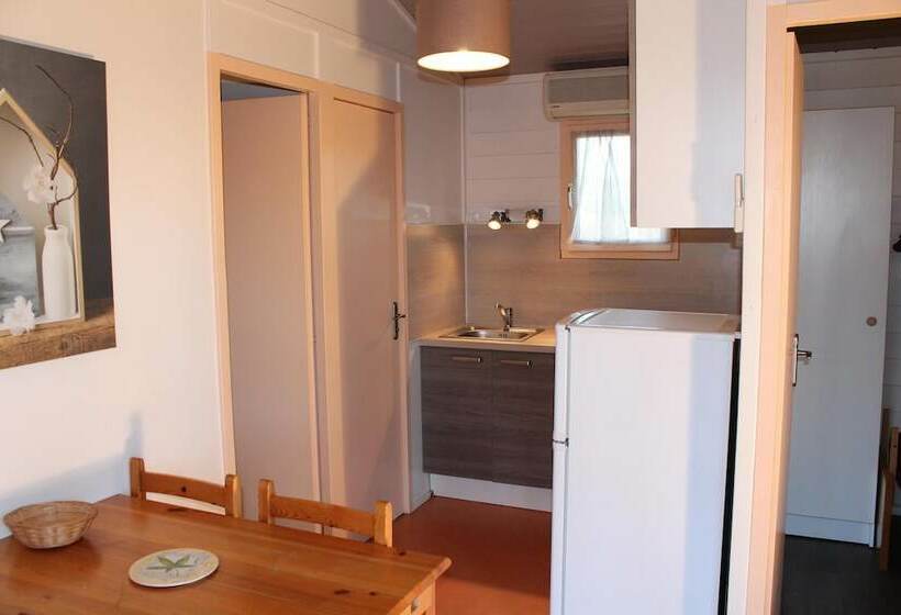 בקתת חדר, Le Hameau Des Genets