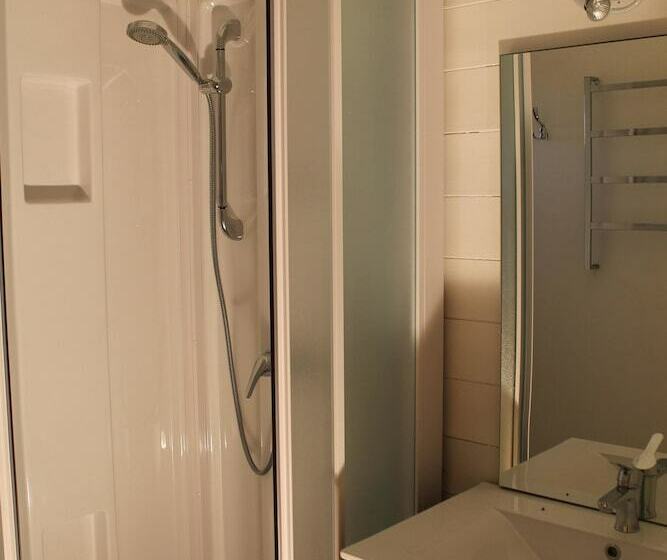 בקתת חדר, Le Hameau Des Genets