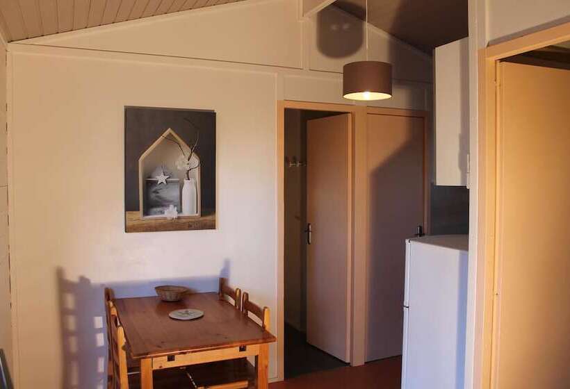 בקתת חדר, Le Hameau Des Genets