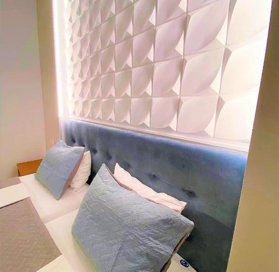 패밀리 룸, Castro