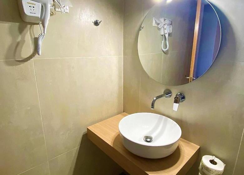 패밀리 룸, Castro