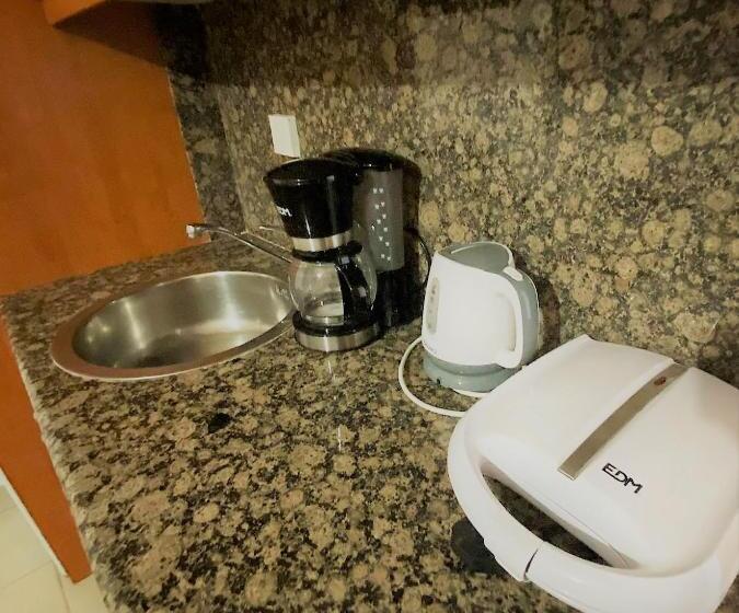 패밀리 룸, Castro