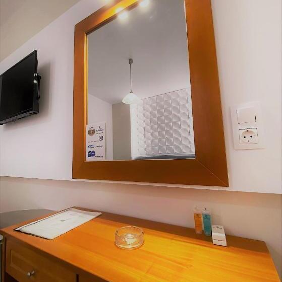 패밀리 룸, Castro