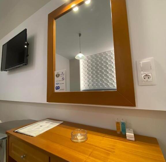 디럭스 룸, Castro