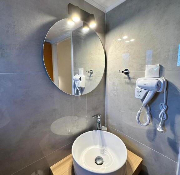 수피리어 룸, Castro