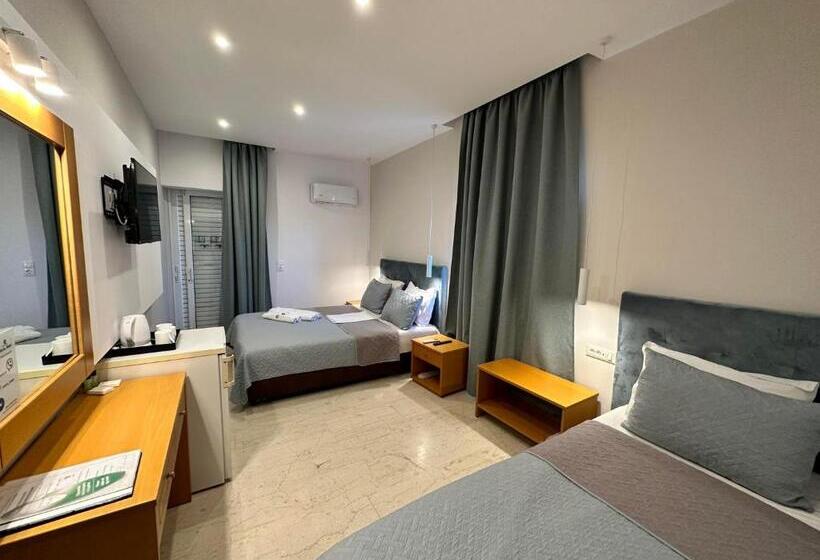 수피리어 트리플 룸, Castro