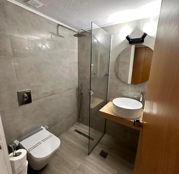 수피리어 트리플 룸, Castro