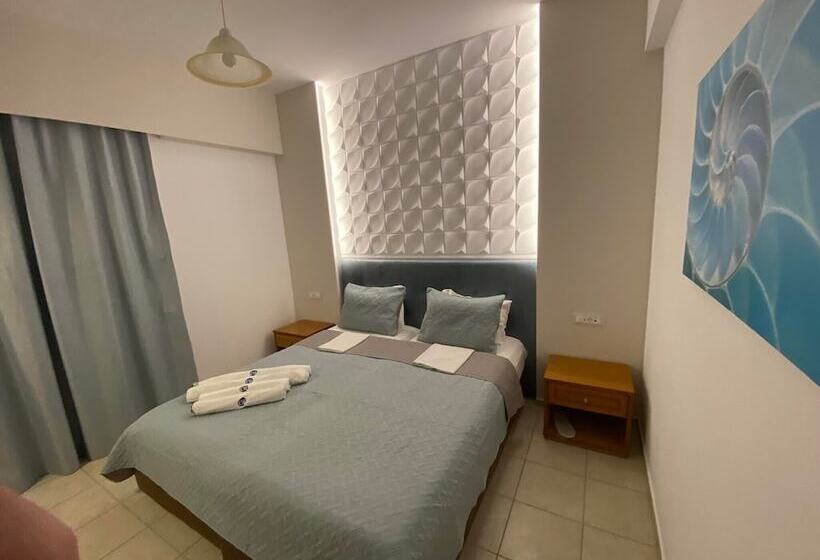 디럭스 룸, Castro