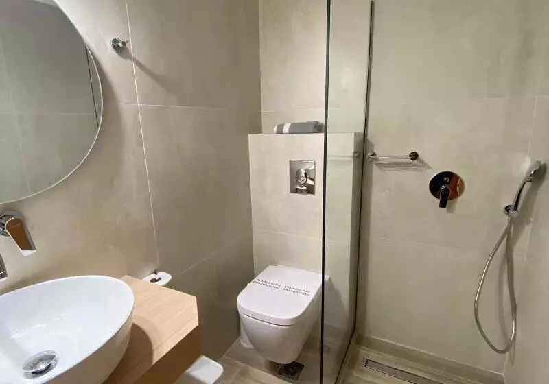 Chambre Familiale, Castro