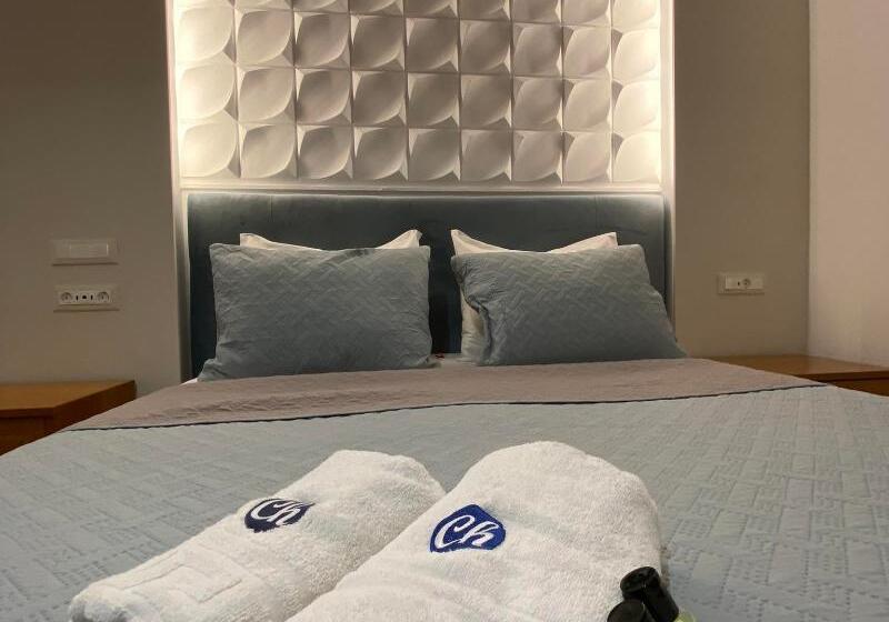 패밀리 룸, Castro