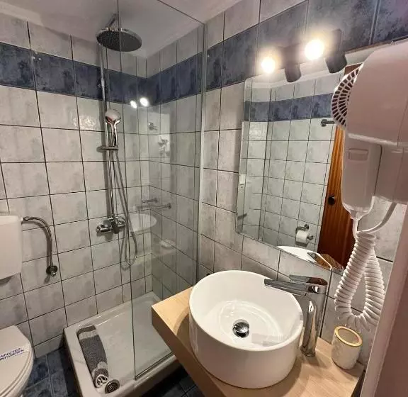 Chambre Triple Standard, Castro