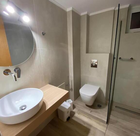 패밀리 룸, Castro