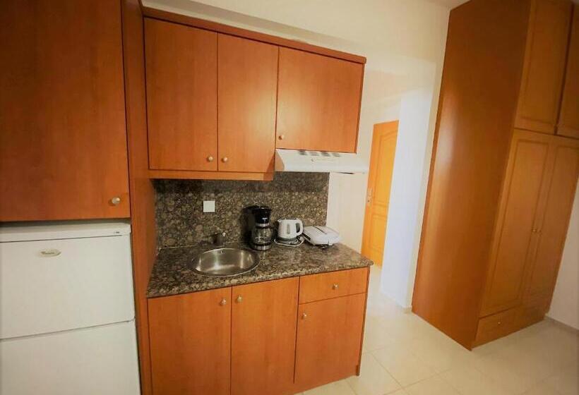 패밀리 룸, Castro