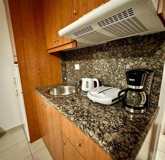 패밀리 룸, Castro