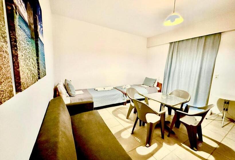 패밀리 룸, Castro