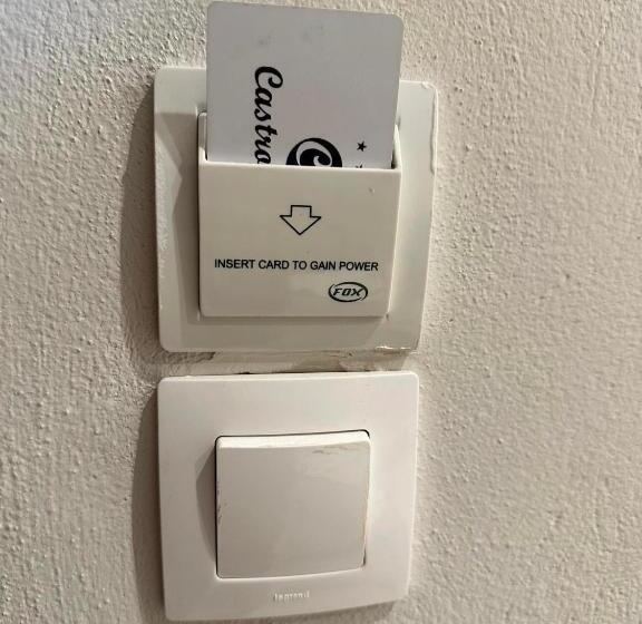 디럭스 룸, Castro