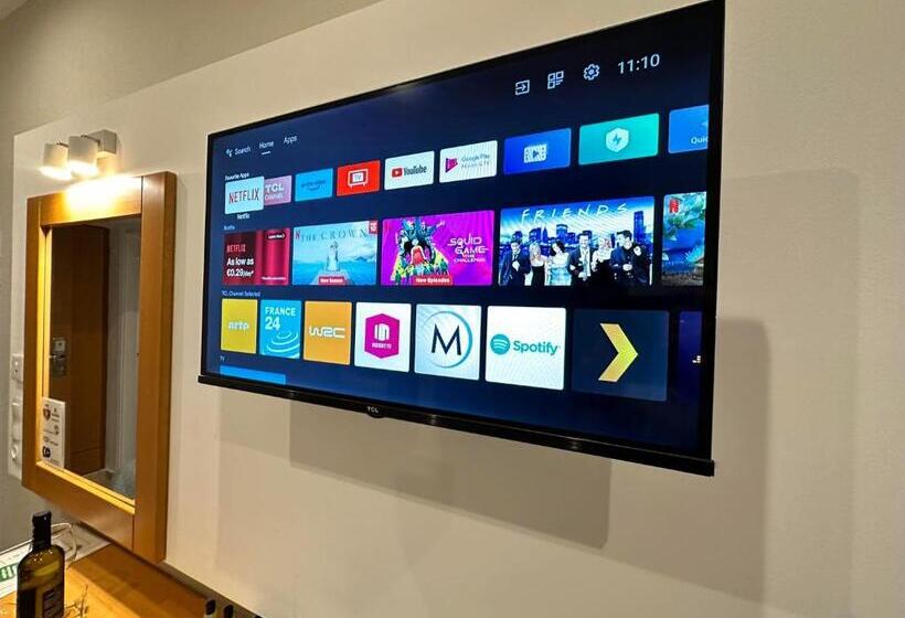 디럭스 트리플 룸, Castro