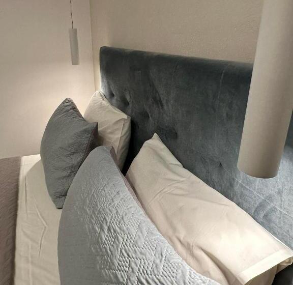 수피리어 트리플 룸, Castro