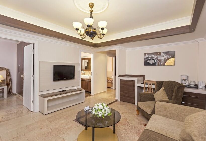 家庭间, Club Paradiso Hotel & Resort