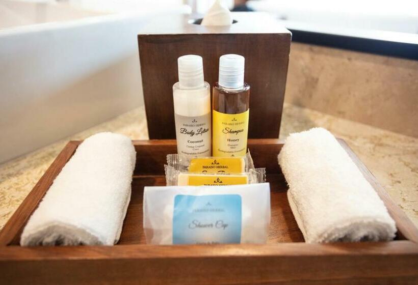 غرفة ديلوكس مطلّة علي البحر, Crown Paradise Golden All Inclusive Resort   Adults Only