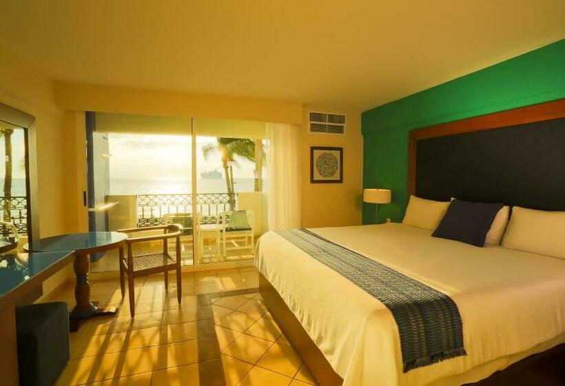 غرفة ديلوكس مطلّة علي البحر, Crown Paradise Golden All Inclusive Resort   Adults Only