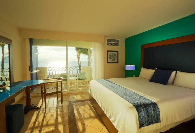 חדר דלוקס נוף לים, Crown Paradise Golden All Inclusive Resort   Adults Only