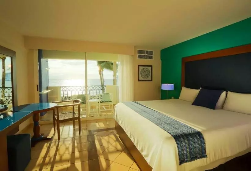 اتاق لوکس با چشم‌انداز دریا, Crown Paradise Golden All Inclusive Resort   Adults Only
