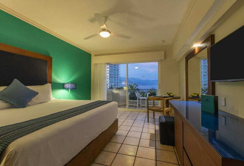 غرفة ديلوكس مطلّة علي البحر, Crown Paradise Golden All Inclusive Resort   Adults Only