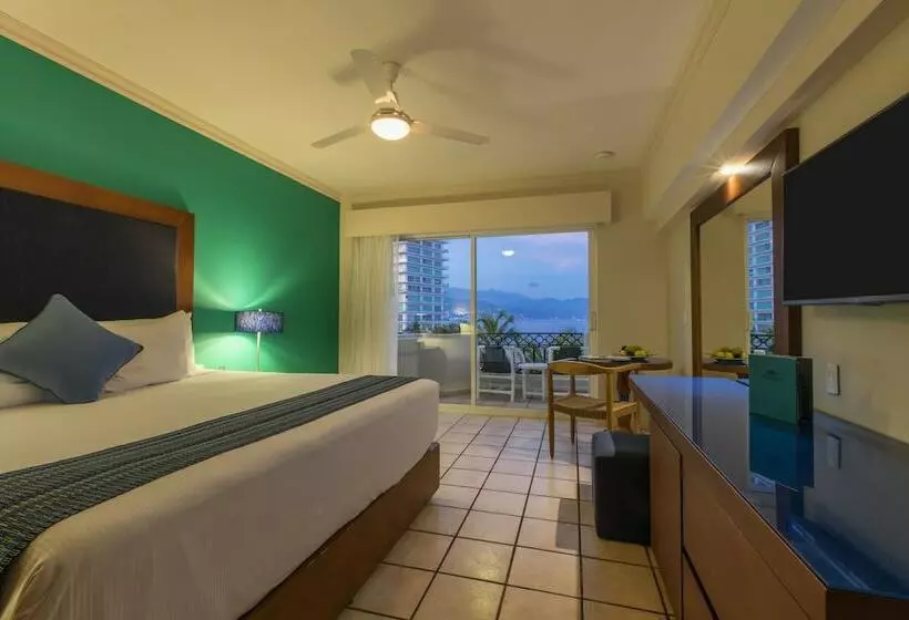 اتاق لوکس با چشم‌انداز دریا, Crown Paradise Golden All Inclusive Resort   Adults Only