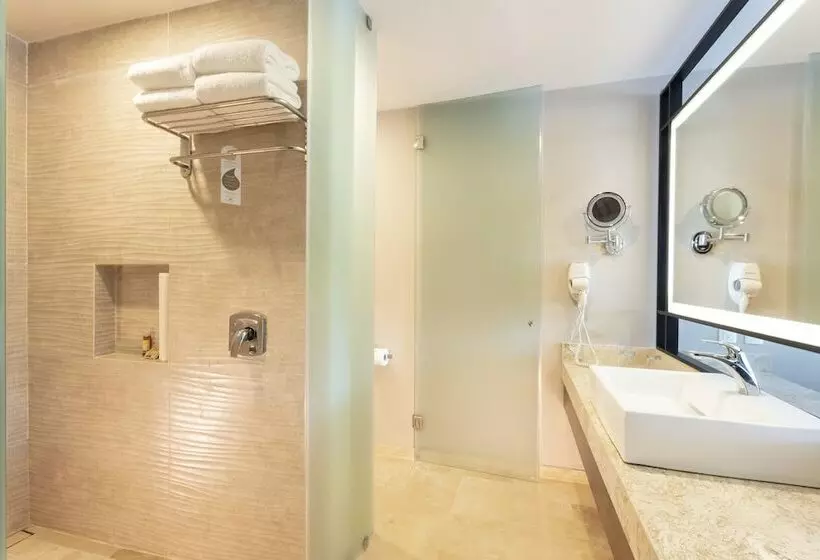 اتاق لوکس با چشم‌انداز دریا, Crown Paradise Golden All Inclusive Resort   Adults Only