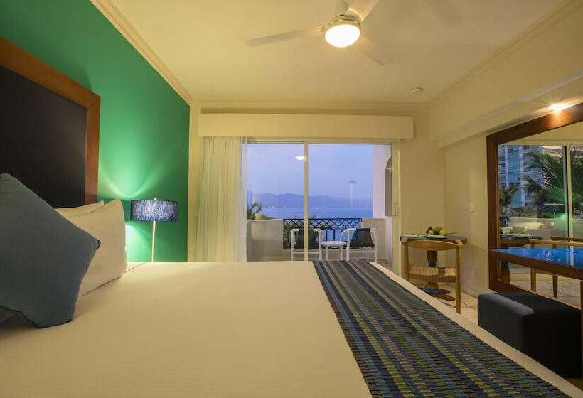 חדר דלוקס נוף לים, Crown Paradise Golden All Inclusive Resort   Adults Only