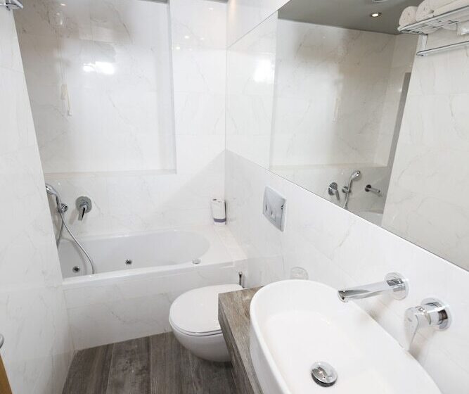 غرفة عائلية ذات إطلالة جانبية على البحر, Golden Star City Resort