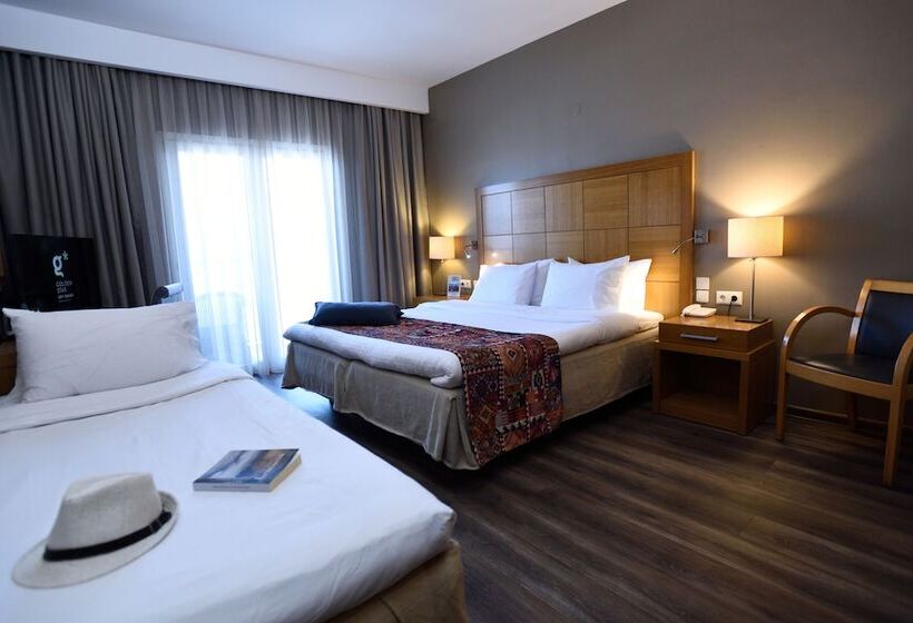 غرفة عائلية ذات إطلالة جانبية على البحر, Golden Star City Resort