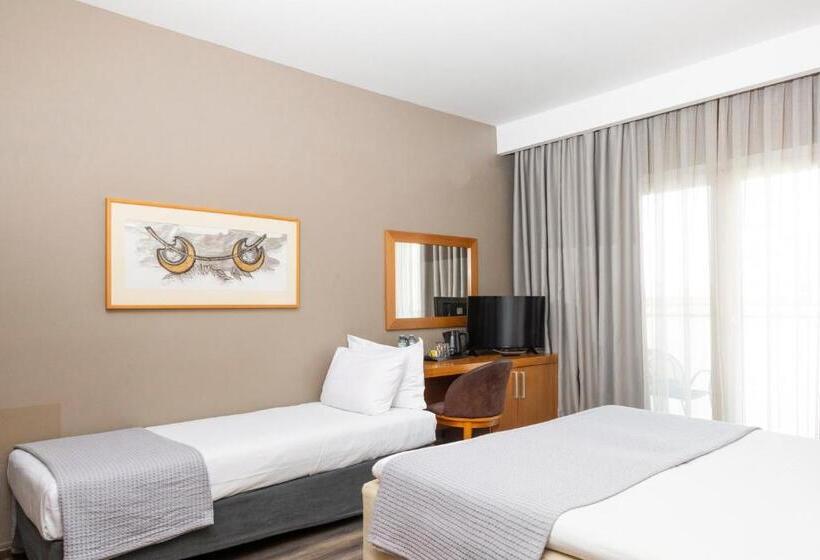 Семейный Номер Боковой Вид на Море, Golden Star City Resort
