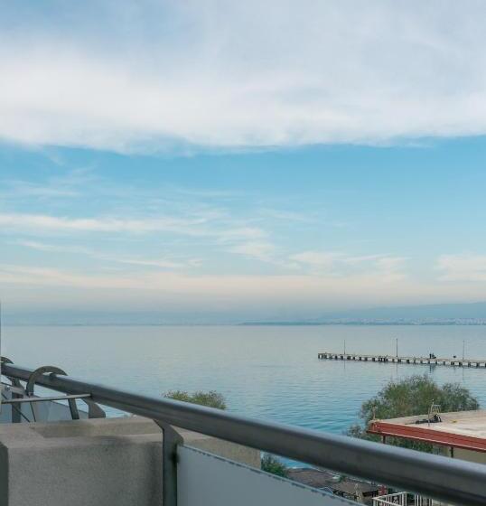 غرفة عائلية ذات إطلالة جانبية على البحر, Golden Star City Resort