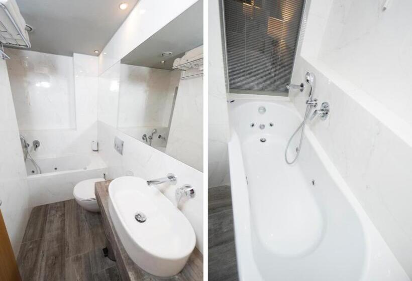 غرفة عائلية ذات إطلالة جانبية على البحر, Golden Star City Resort