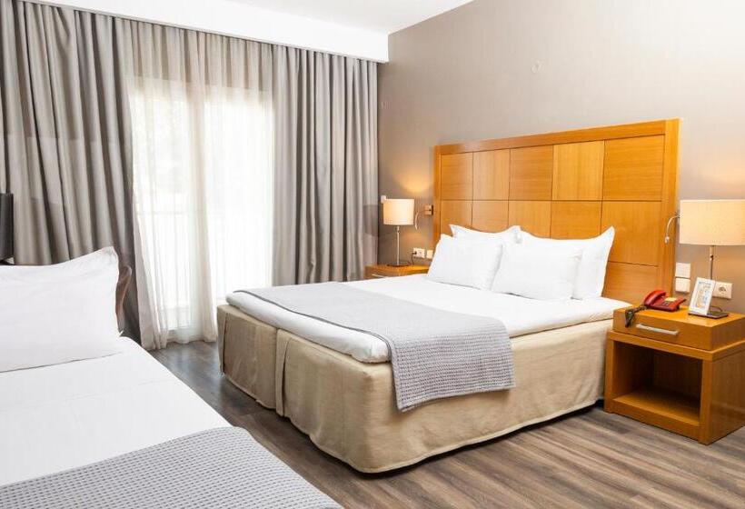 غرفة عائلية ذات إطلالة جانبية على البحر, Golden Star City Resort