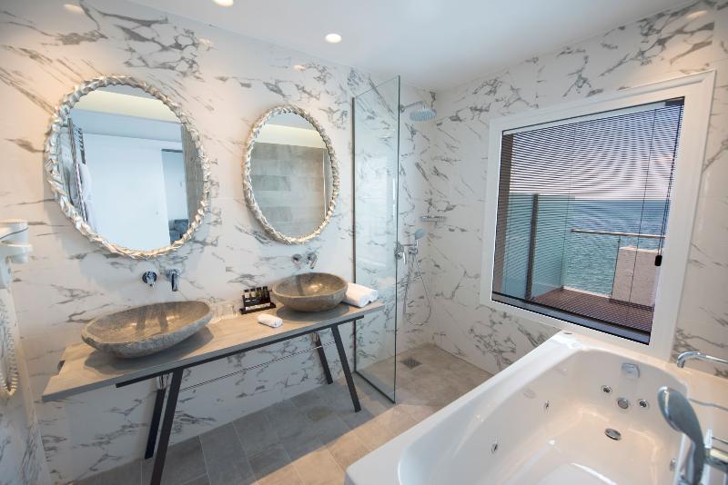 جناح مطلّ علي البحر, Golden Star City Resort