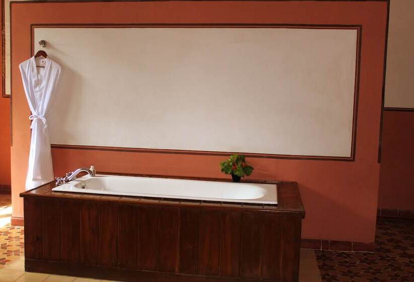 סוויטה, Hacienda Santa Rosa De Lima