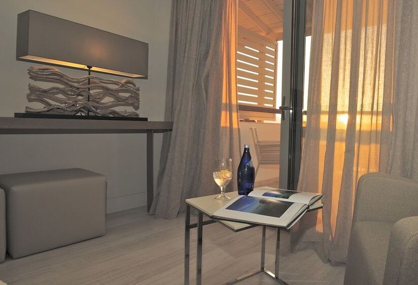 اتاق لوکس با چشمانداز دریا, Ino Hotel & Suites