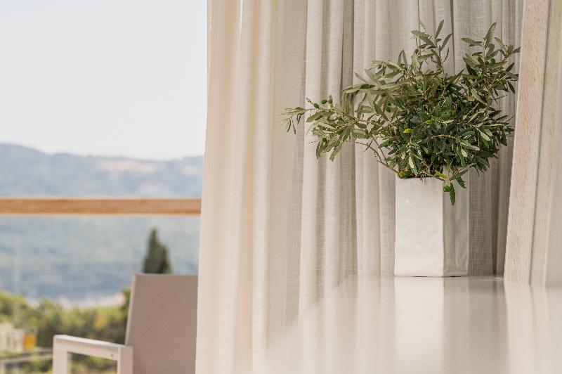 اتاق لوکس با چشم‌انداز دریا, Ino Hotel & Suites