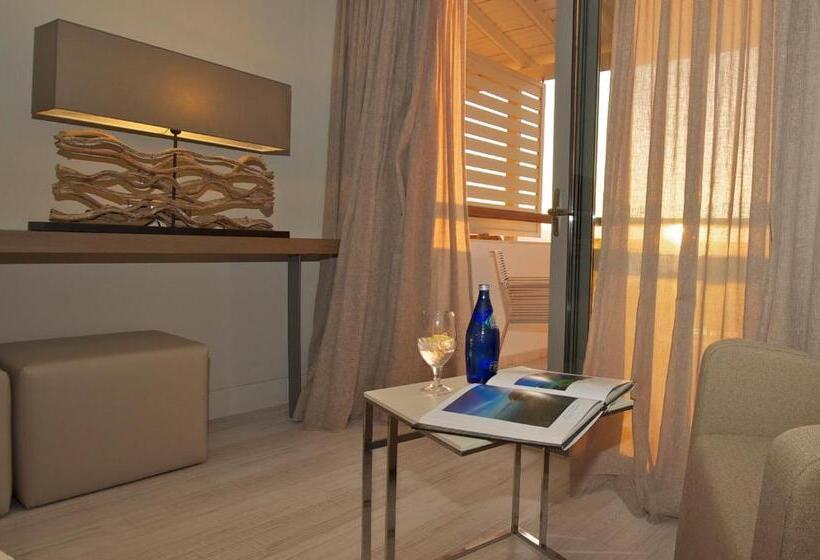 اتاق لوکس با چشم‌انداز دریا, Ino Hotel & Suites