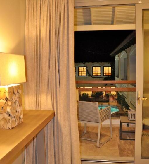 اتاق لوکس با چشم‌انداز استخر, Ino Hotel & Suites
